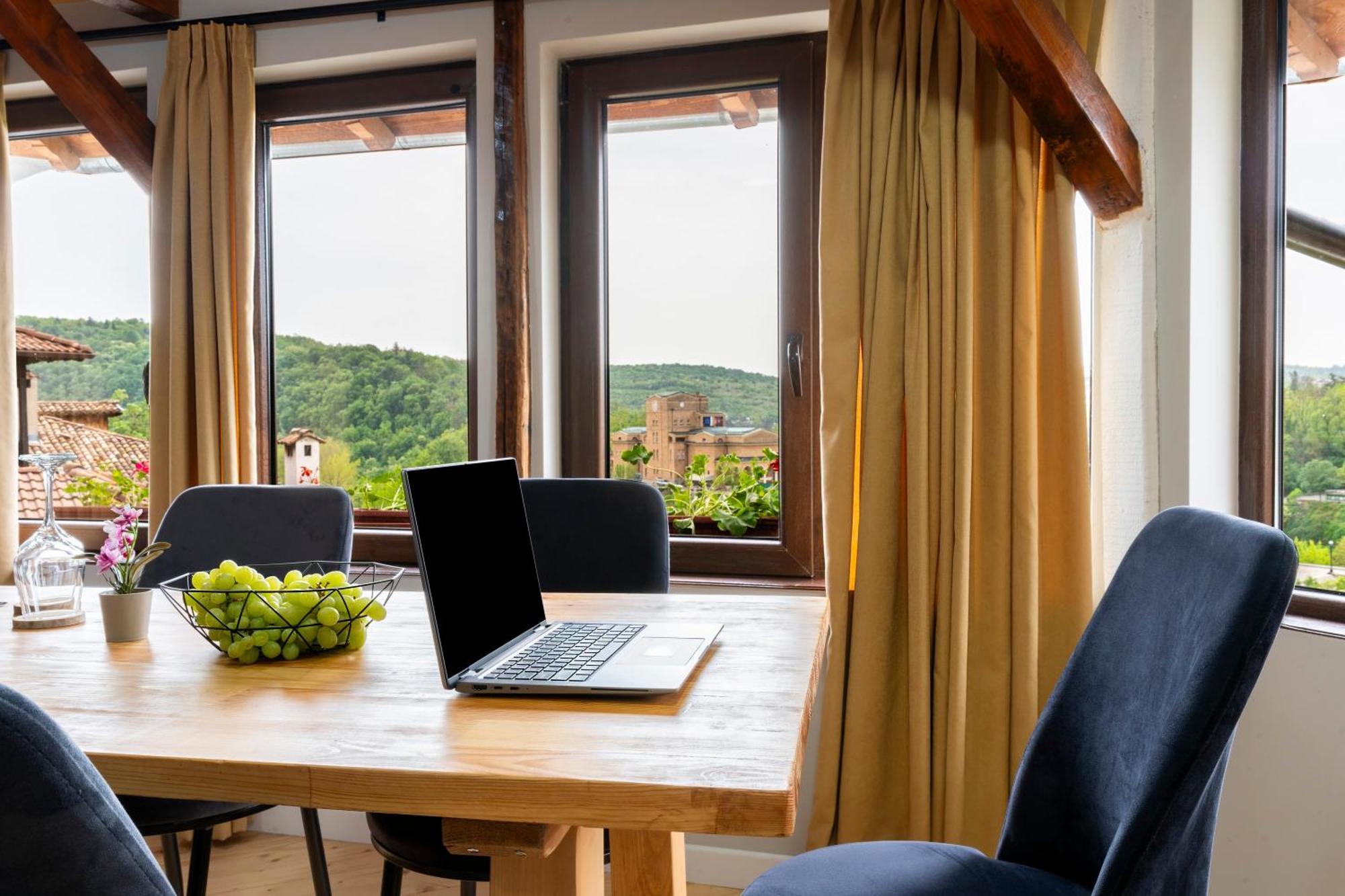 Bobevata Guest House - Floor 2 - Stunning View Old Town Veliko Tarnovo Exterior foto