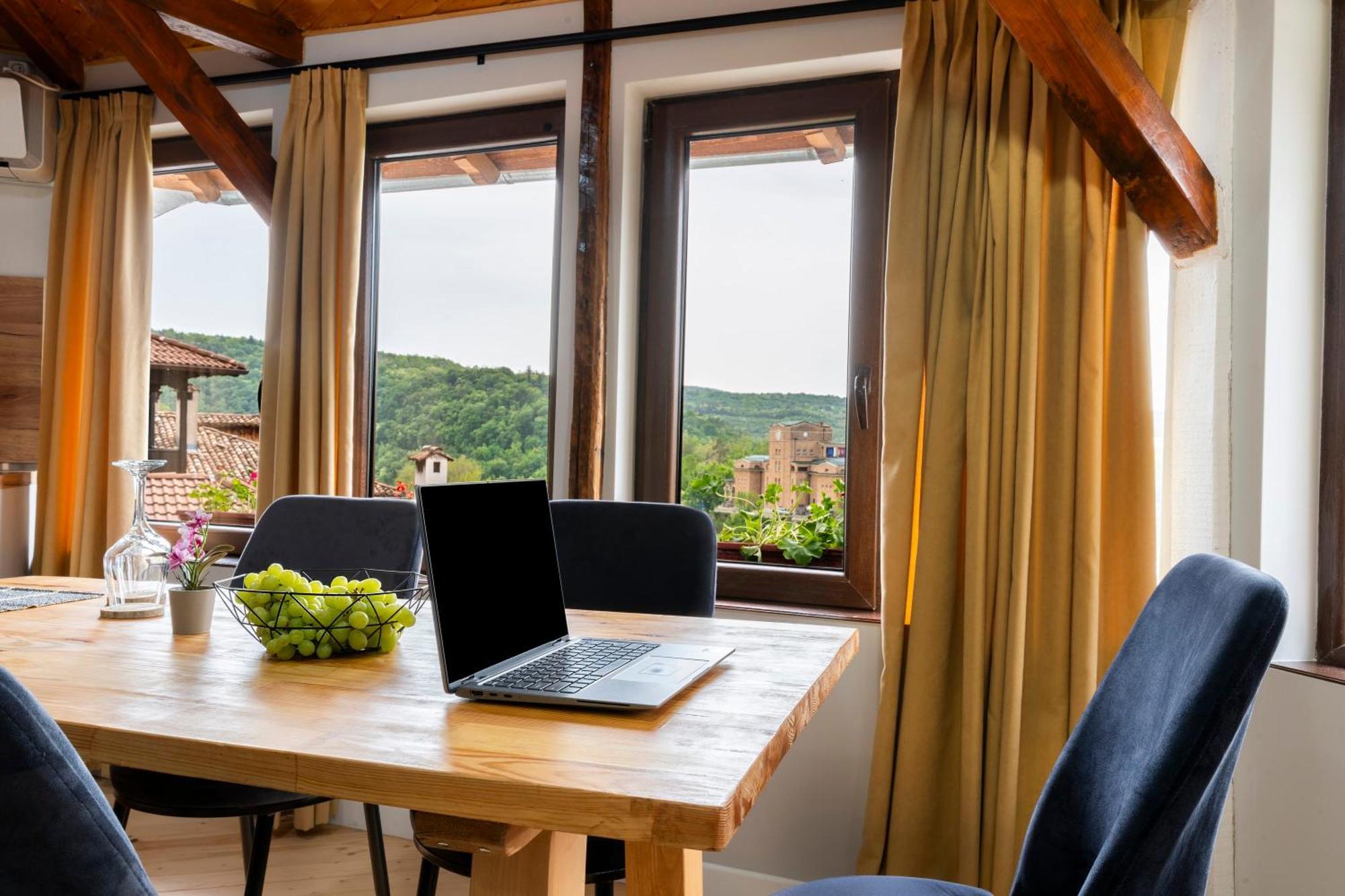 Bobevata Guest House - Floor 2 - Stunning View Old Town Veliko Tarnovo Exterior foto