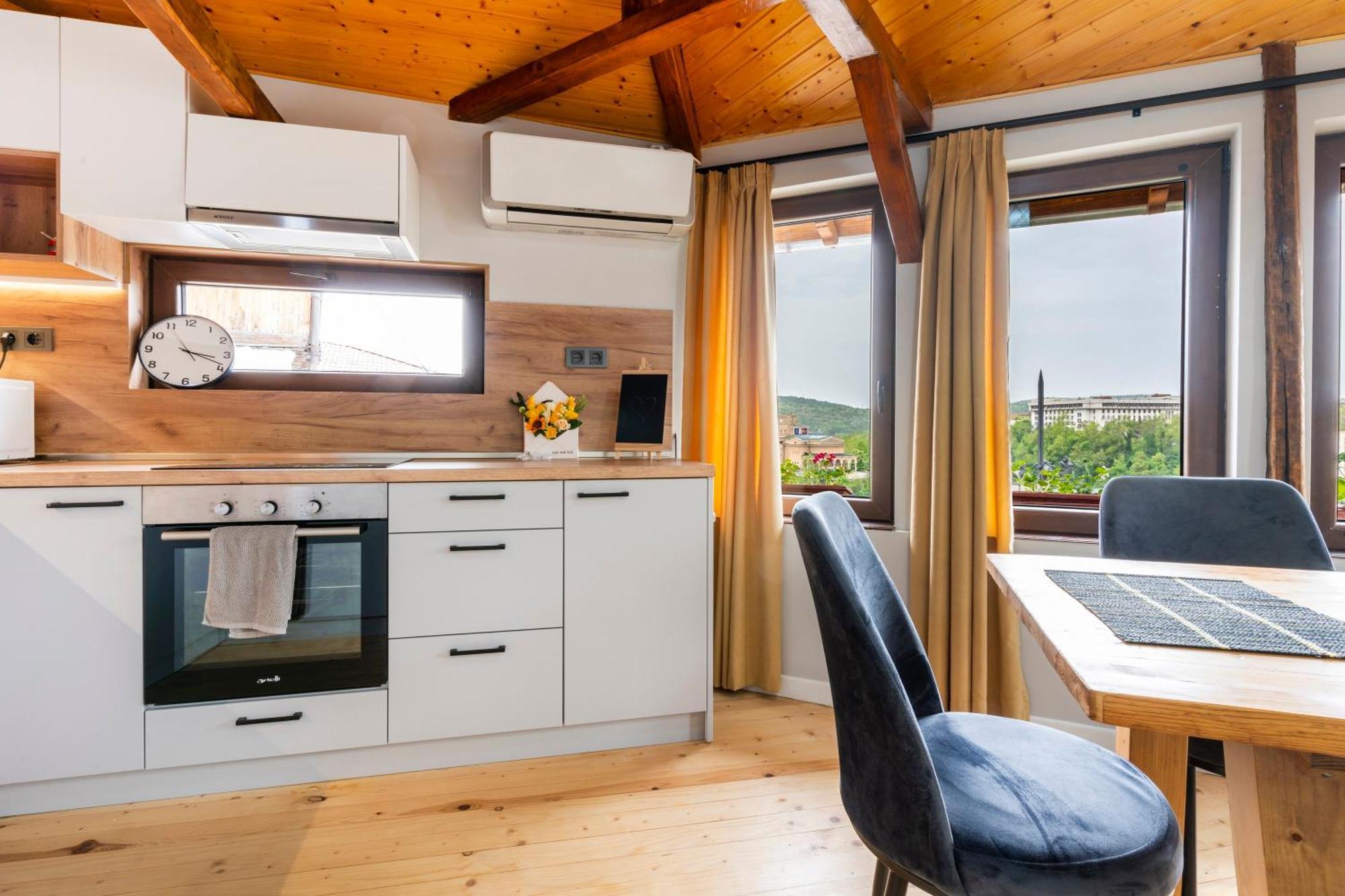 Bobevata Guest House - Floor 2 - Stunning View Old Town Veliko Tarnovo Exterior foto